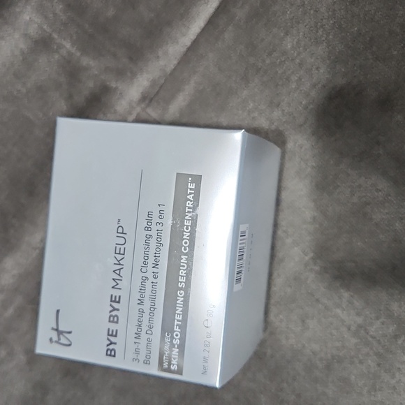 It Cosmetics BYE BYE Makeup - Picture 1 of 4